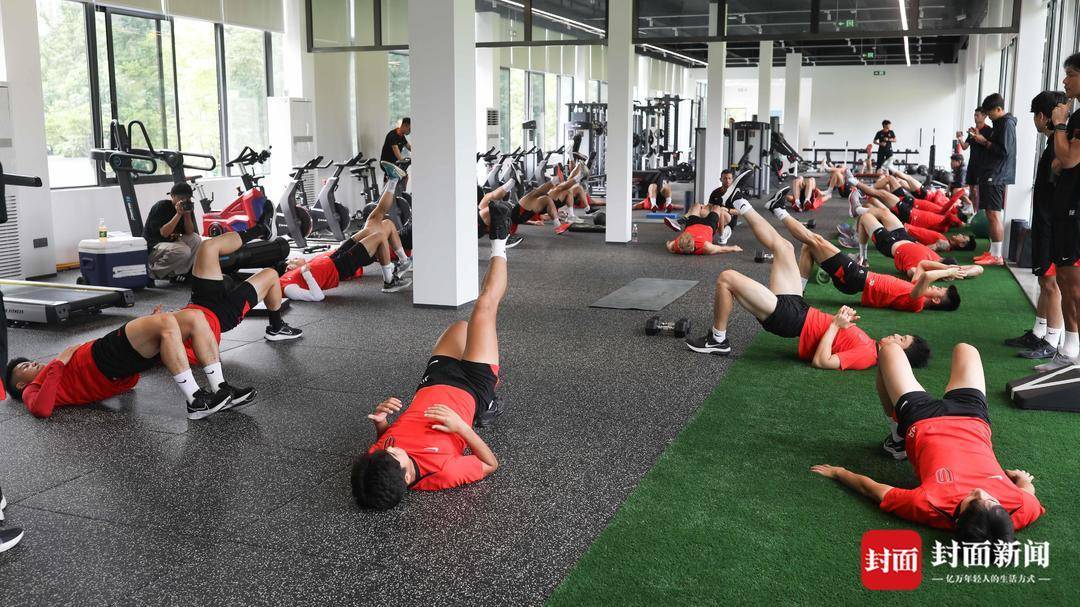 成都蓉城训练开放日，赛后再遭质疑引观众欢呼，世俱杯在即，数据层面出现新趋势的简单介绍九游APP最新版